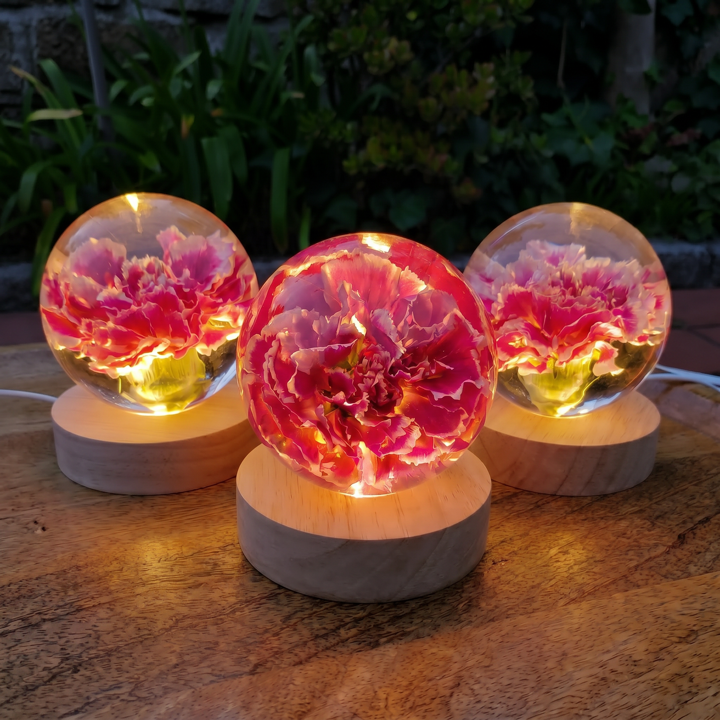 Hand-Poured Flower Resin Lamp